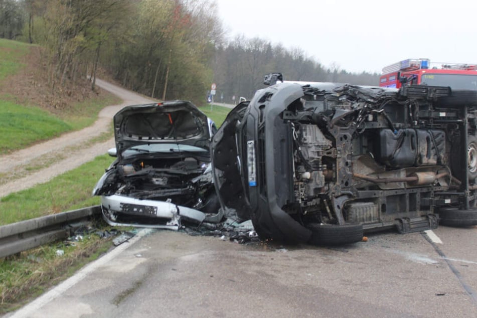 Nach dem Crash kam der Audi auf der Seite liegend zum Stehen.