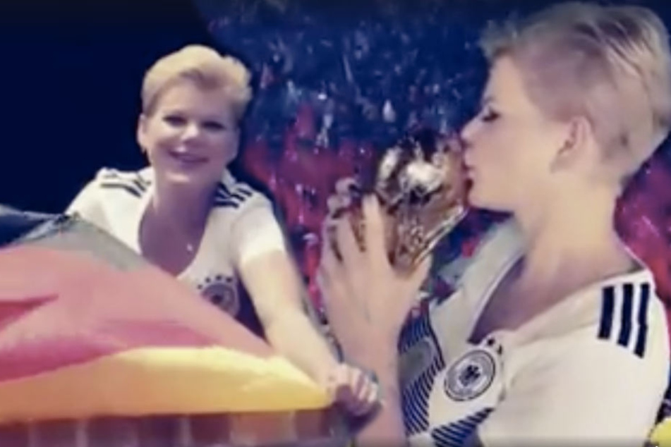 "Weltmeister werden wir", weiß Melanie Müller in ihrem neuen Song.