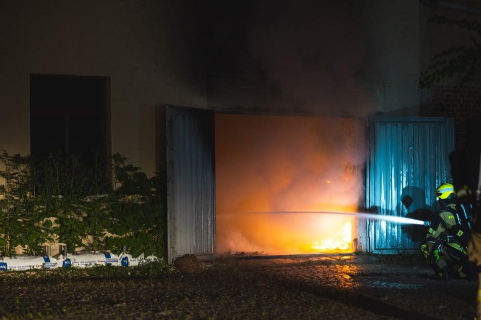 Betrunkener legt offenbar Feuer: Kripo ermittelt wegen schwerer Brandstiftung