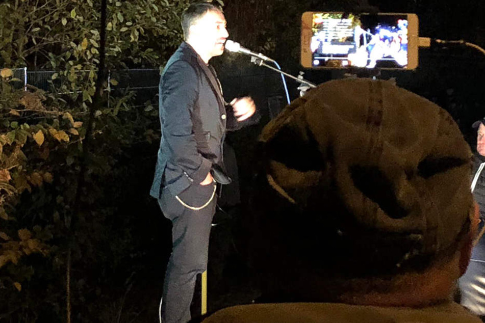 Sven Liebich, Merkeljugend, spricht von einer "Versklavung des Volkes", betont die Bedeutung von Demonstrationen in Chemnitz.