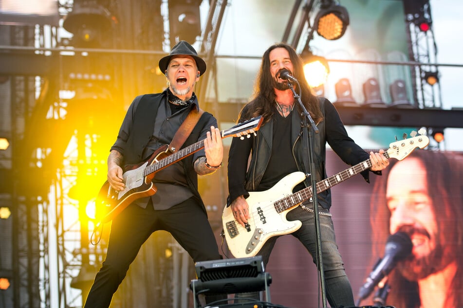 Bassist Stephan Weidner (61, r.) und Gitarrist Matthias Röhr (62) bei einem Auftritt in Hockenheim.