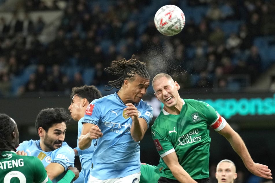 Nathan Aké (4.v.l.) soll wohl nur nach Leverkusen wechseln, wenn einer der Abwehrstars den Verein verlässt.