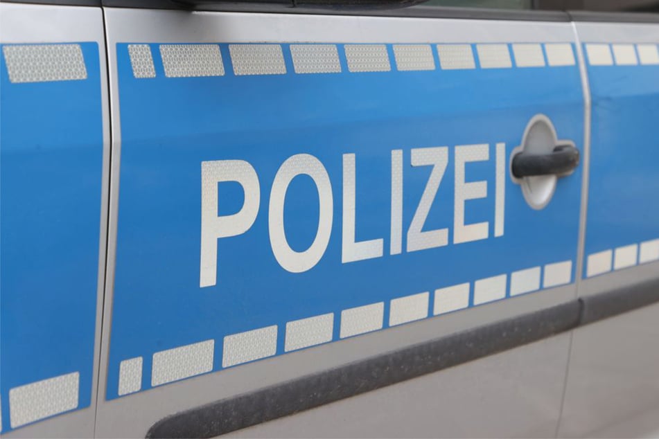 Die Polizei ermittelt gegen Online-Betrüger und warnt Verbraucher. (Symbolfoto)