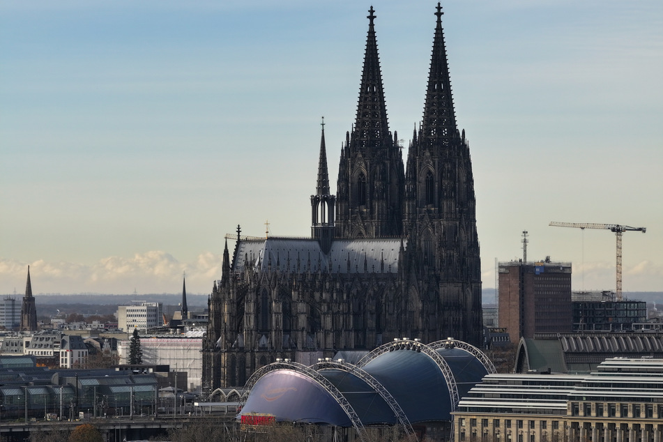 Das Erzbistum Köln hat einen Pfarrer aus dem Großraum Langenfeld-Monheim suspendiert.