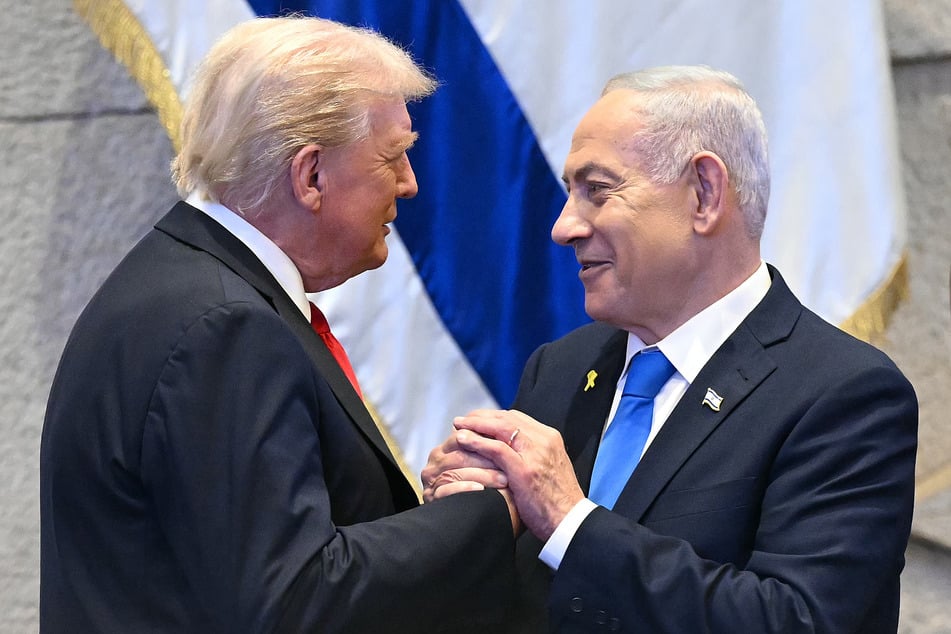 US-Präsident Donald Trump (79, l.) gemeinsam mit Israels Ministerpräsiden Benjamin Netanjahu (75, r.) im israelischen Parlament.