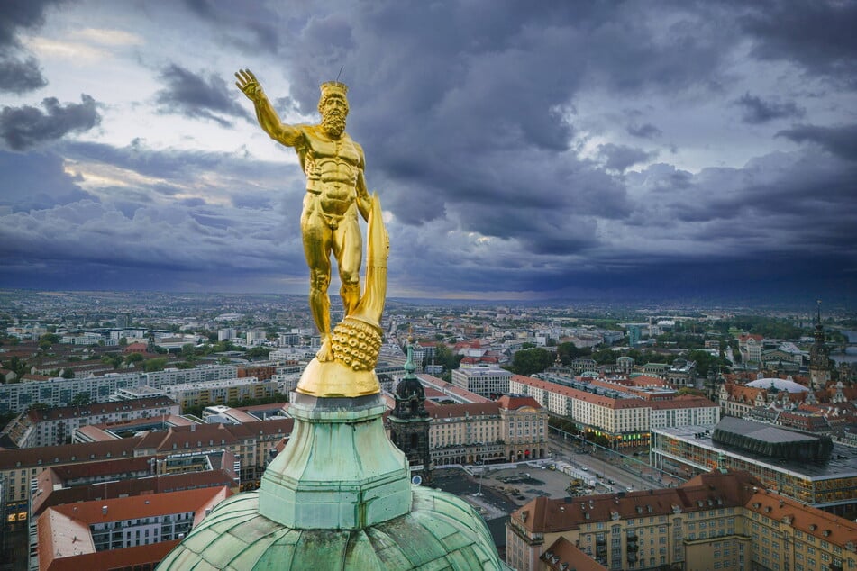 Die Kassen leer, die Zukunft ungewiss: Dunkle Wolken liegen über dem Rathaus und der Stadt.