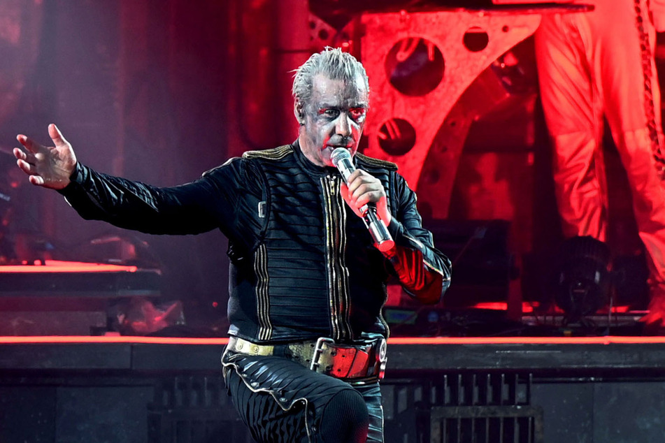 Während Rammstein-Fans Till Lindemann (59) weltweit feiern, warten Kritiker nur auf den nächsten Skandal von Band und Sänger.