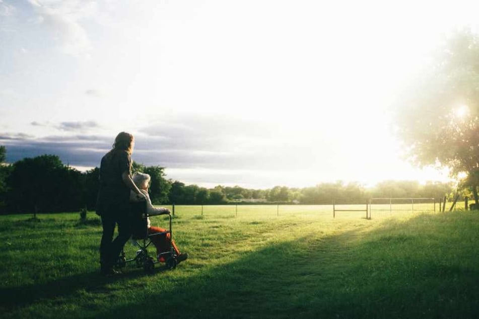 Auch Menschen im hohen Alter sollen ihr Leben in den eigenen vier Wänden genießen können.