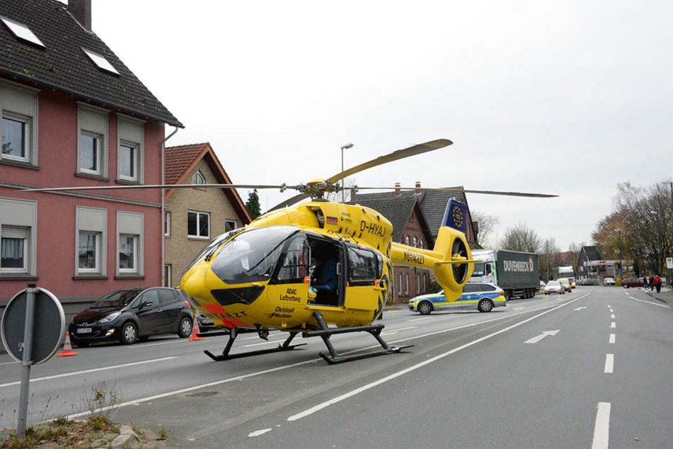 Der Rettungshubschrauber hat den Schwerverletzten in ein Bielefelder Krankenhaus geflogen.