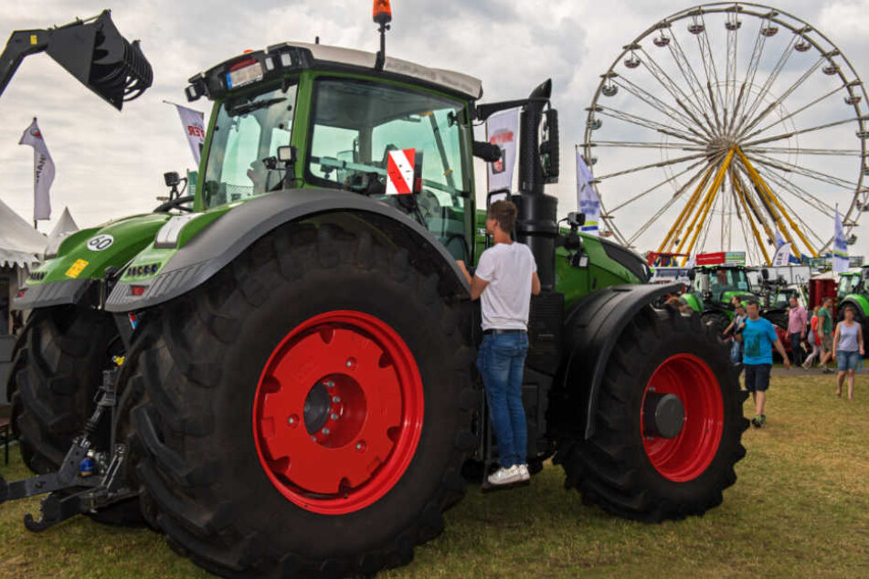 Der Anhänger der landwirtschaftlichen Maschine wurde dem Kirmesbesucher zum Verhängnis.