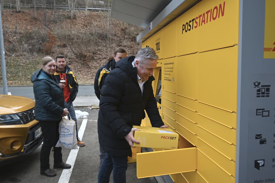 Bei der Eröffnung wurde die neue Poststation bei einem "Live-Test" vorgeführt.
