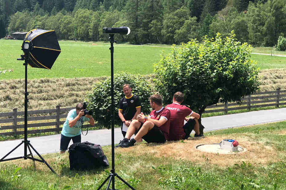 Foto vom Fotografen: Lutz Hentschel (l.) bei der Arbeit mit Chris und Justin Löwe.
