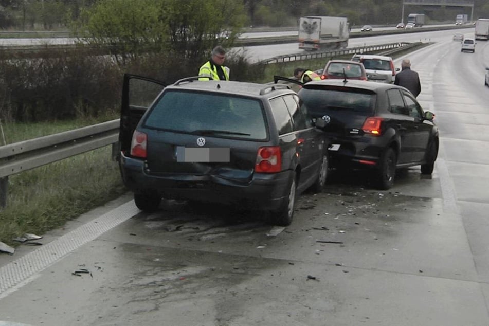 Acht Autos knallten auf der A4 aufeinander. Mehrere Personen wurden verletzt.