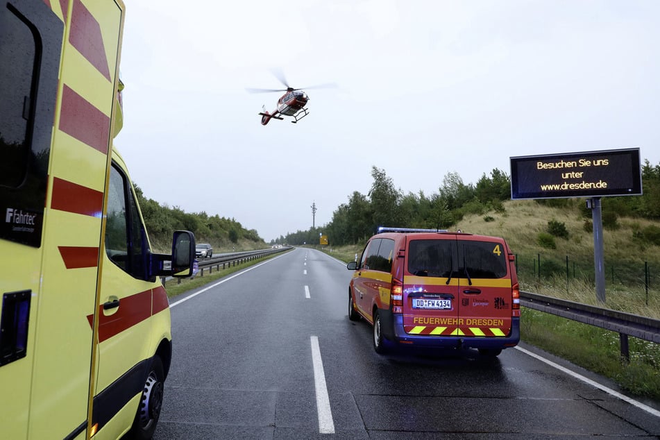 Ein Rettungshubschrauber brachte den schwer verletzten VW-Fahrer in ein Krankenhaus.