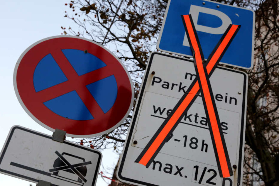 Der 83-Jährige hatte seinen VW Golf in einem Halteverbot abgestellt und offenbar vergessen. (Symbolbild)