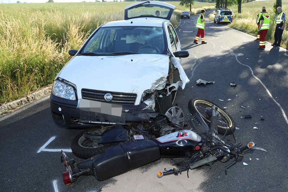 Der Biker knallte in den entgegenkommenden Fiat.