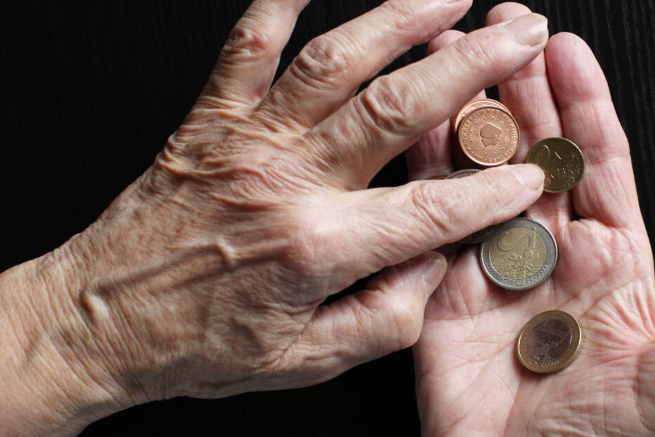 Wer im Alter auf Sozialhilfe angewiesen ist, hat wenig Geld zur Verfügung. (Symbolbild)