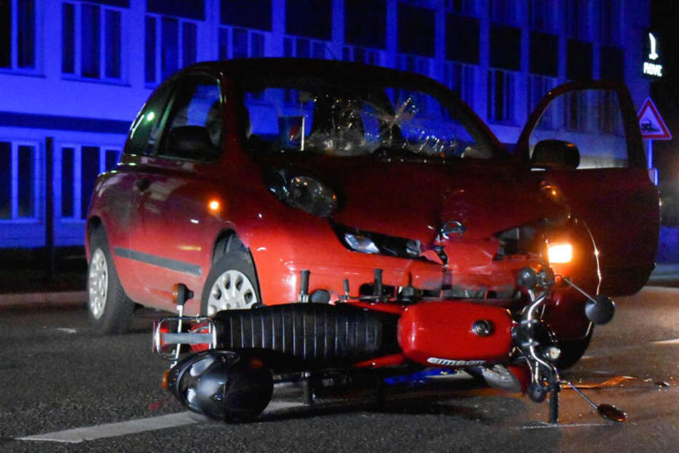 Offenbar hatte die Nissan-Fahrerin das Moped übersehen, alssie abbiegen wollte.