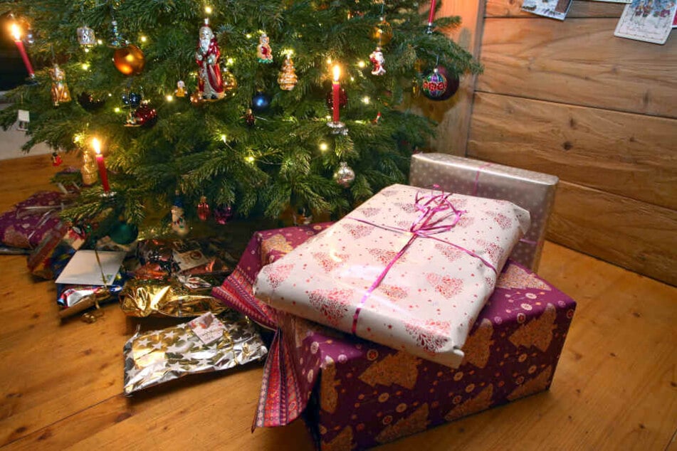 Weihnachtsgeschenke: Jeder zweiter Bayern will Gutscheine unter den Baum legen.