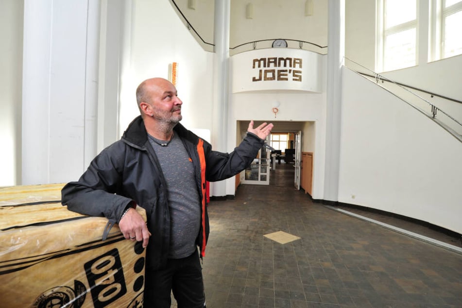 Eine Riesenhalle wird gemütlich: Dirk Gust will sein Lokal in mehrere Stuben unterteilen.