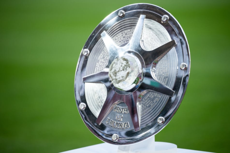 Das Objekt der Begierde! Der 1. FC Köln will sich den Titel schnappen und aufsteigen.