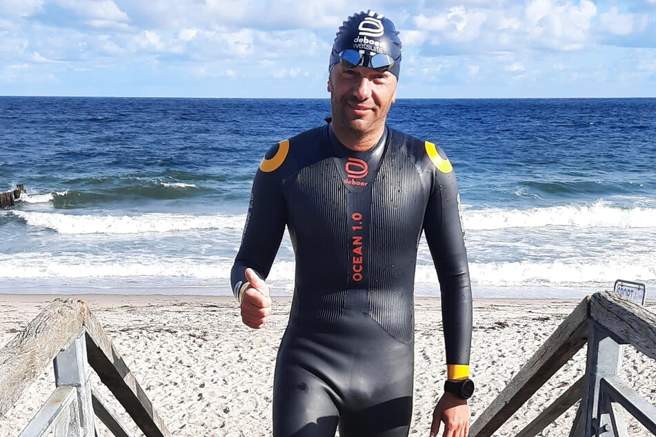 Triathlet und Marathonschwimmer Patrick Schuster-Argelander will einen Weltrekord aufstellen und rund 45 Kilometer durch die Ostsee schwimmen.