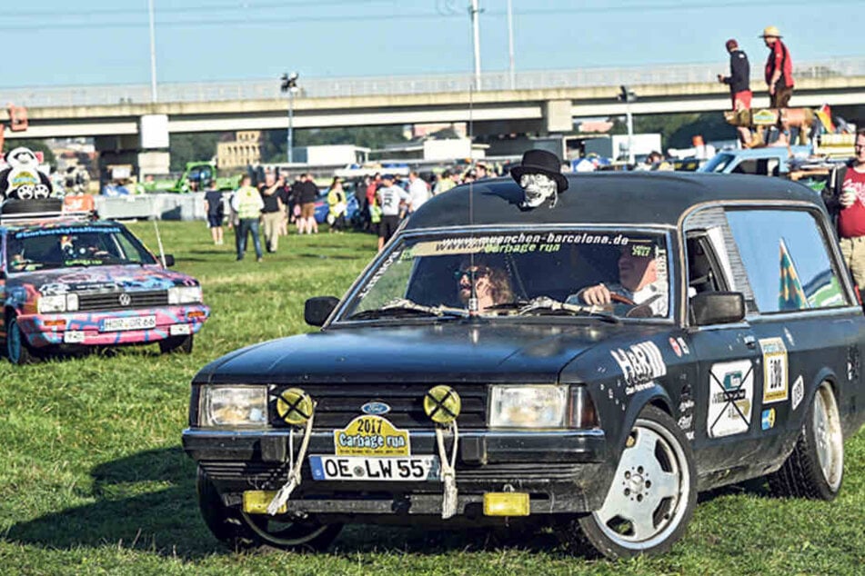 Aus dem
Sauerland
gehen Gerhard
Schweizer (40,
r.) und Michael
Bockel (28)
mit einem Ford
Granada
Bj. 1982 an
den Start.