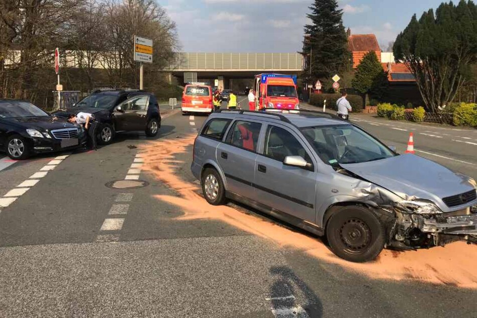 Die Feuerwehr musste Betriebsmittel abbinden.