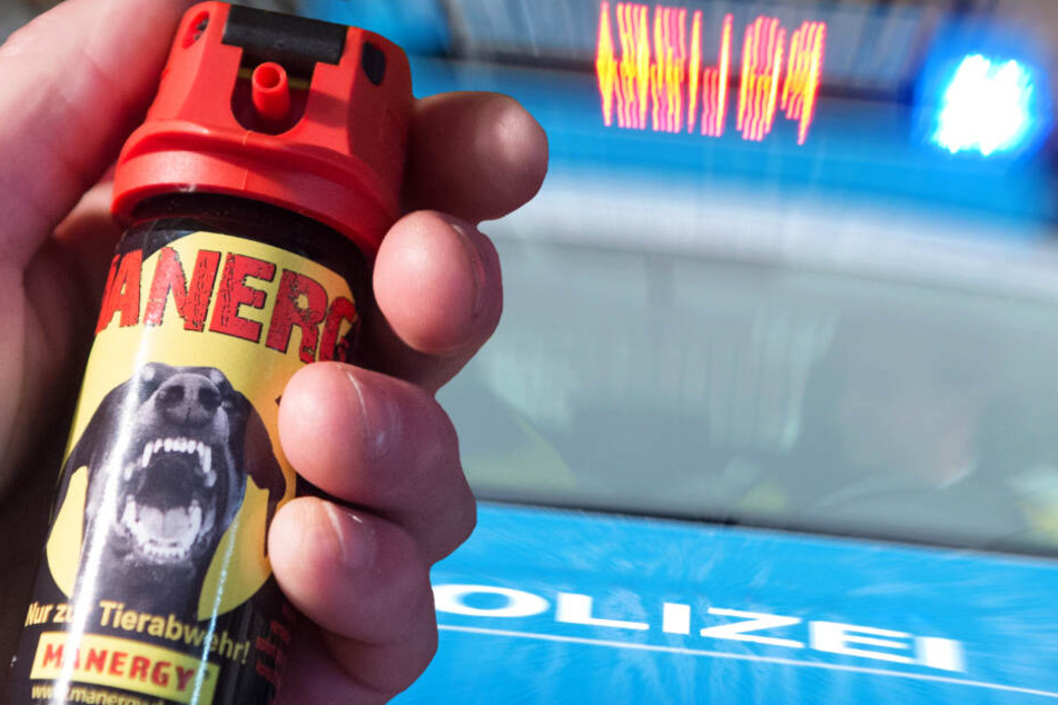 Die Polizei sucht den unbekannten Angreifer und bittet Zeugen um Hinweise (Symbolbild).