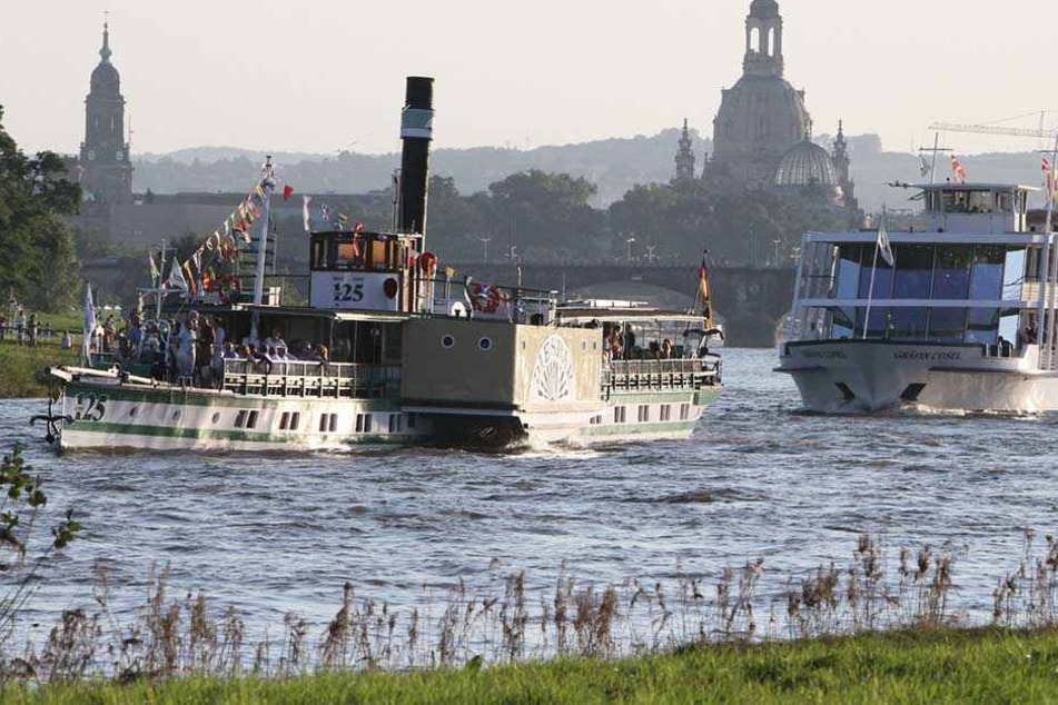 Auf der Elbe können nach dem Regen vom Dienstag wieder mehr Schiffe fahren.