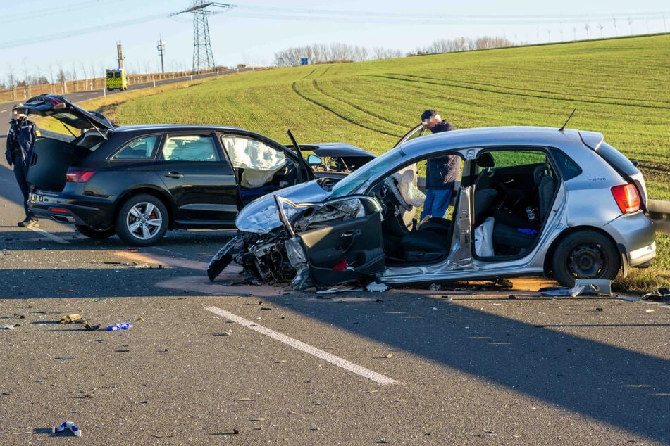 Mehrere Verletzte nach Crash mit drei Autos - Rettungshubschrauber im Einsatz