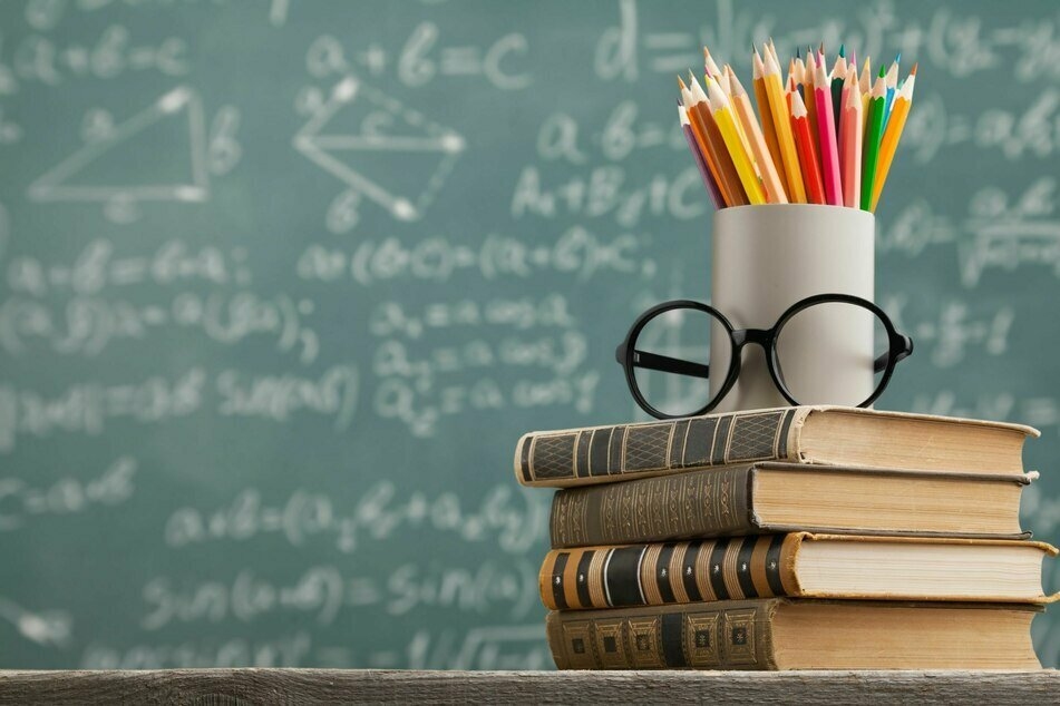 Zwei Mal pro Woche sollen sich künftig Mitarbeitende in Schulen und Kitas testen lassen. (Symbolbild)