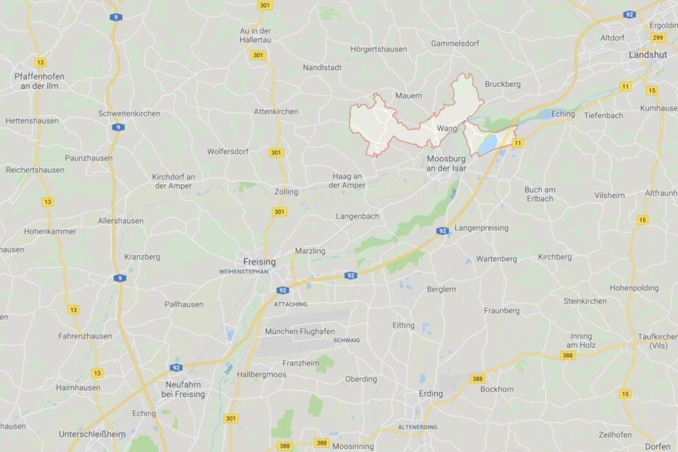 Auf der Autobahn 92 bei Wang im Landkreis Freising in Bayern ist es zu zwei Unfällen gekommen.