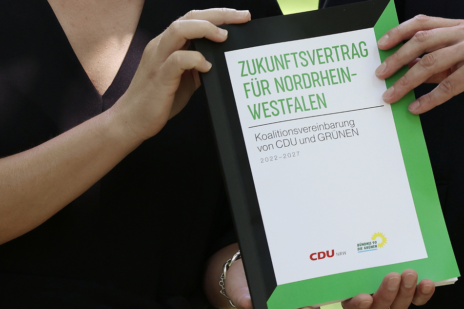 Sechs Wochen nach der Wahl: Grünen und CDU unterzeichnen Koalitionsvertrag