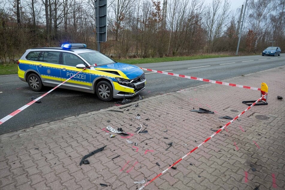 Der Fahrer rammte während der Flucht einen Streifenwagen, der als Unterstützung hinzugerufen wurde. (Archiv)