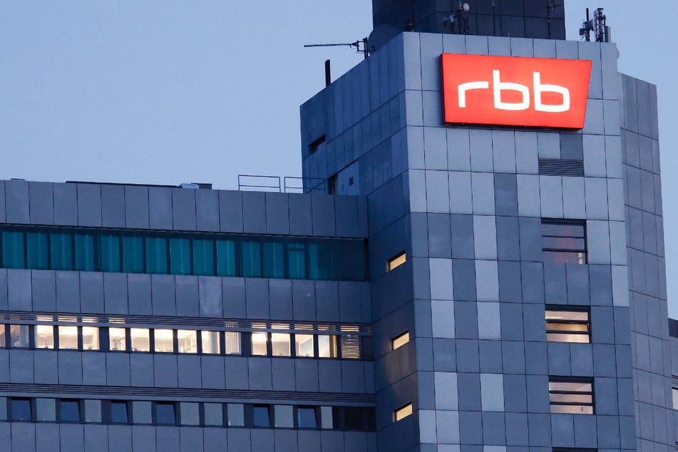 Der Sitz des RBB wird vorläufig in der Masurenallee bleiben, da das geplante Medienhaus-Projekt verworfen worden ist.