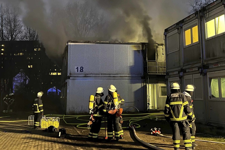 Hamburg: Nach Brand in Wohncontainern: Identität des Toten unklar