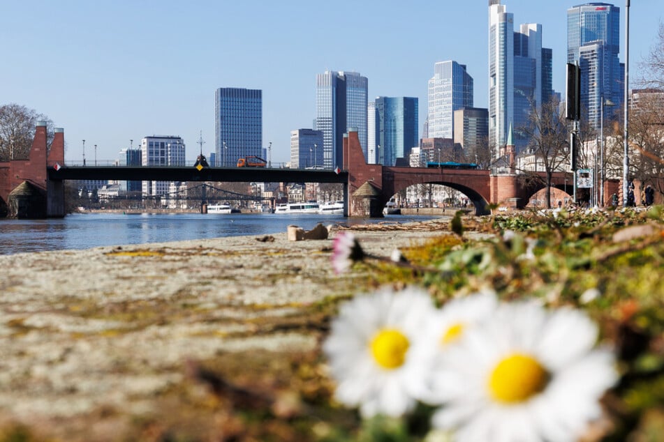 Der Samstag in Frankfurt und Hessen wird voraussichtlich heiter bis sonnig und auch der wärmste Tag am Wochenende. (Archivfoto)