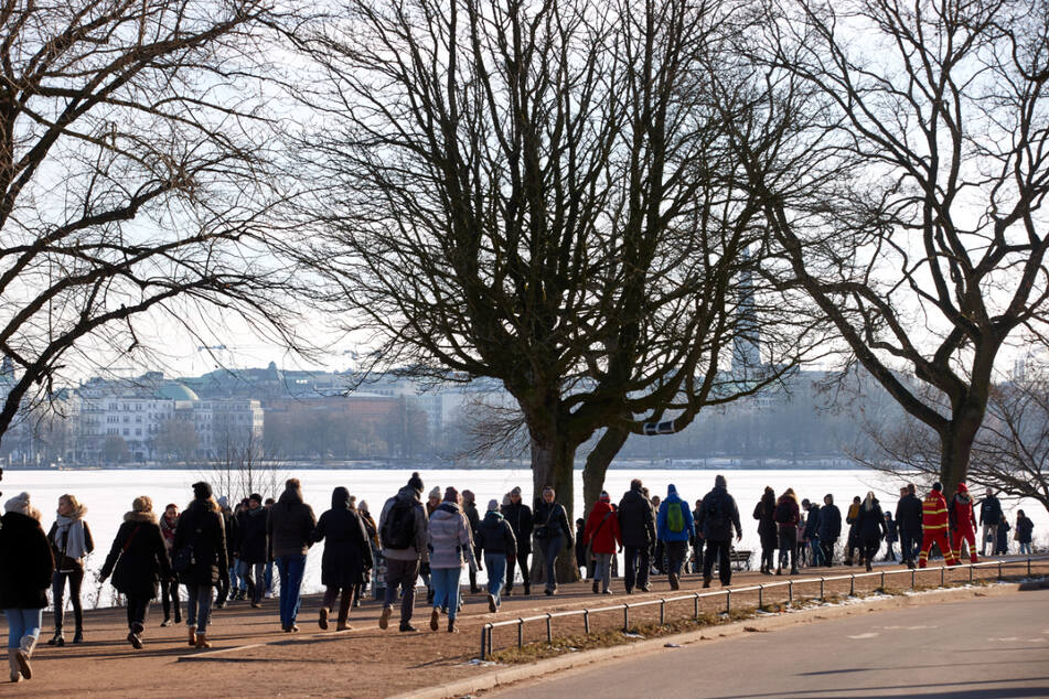 Die Zahl der Neuinfektionen in Hamburg sinkt nur wenig ab.