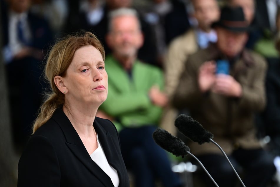 Bundesfamilienministerin Karin Prien (61, CDU) hielt in diesem Jahr die Hauptrede der Gedenkveranstaltung.