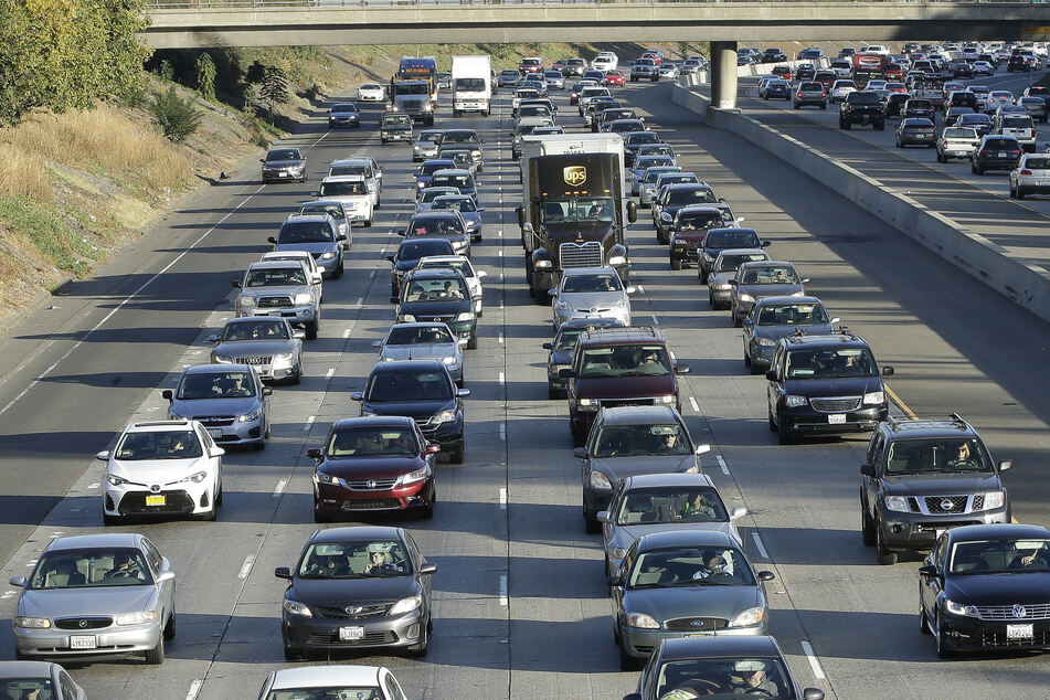 Auf vielen US-Highways sind die Straßen chronisch überfüllt. (Archivbild)