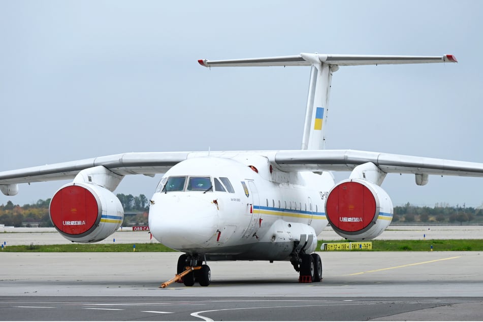 Eine Antonov AN-74-TK-300D landete am Dienstag am Flughafen Leipzig/Halle.