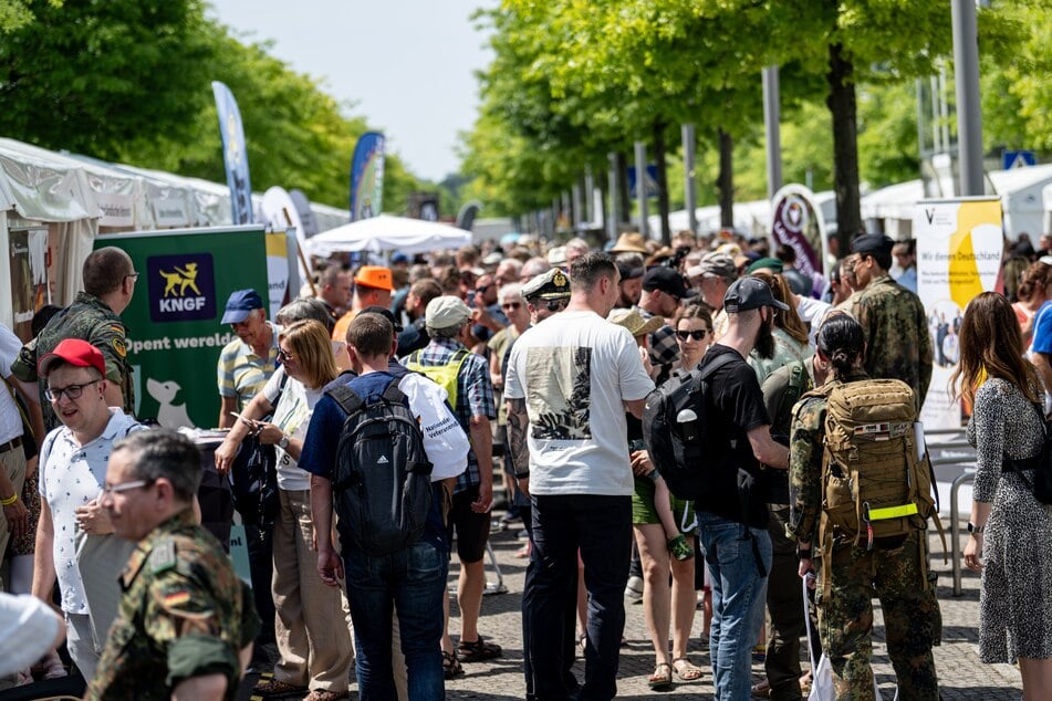 Berlin: Veteranentag in Berlin: Weite Teile des Regierungsviertels dicht