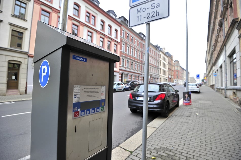 Seit etwa dreieinhalb Wochen stehen die Parkautomaten unter anderem in der Hainstraße bereit. Noch ist das Parken kostenfrei. Ab 1. Juli liegt die Höchstgebühr bei 2,50 Euro.