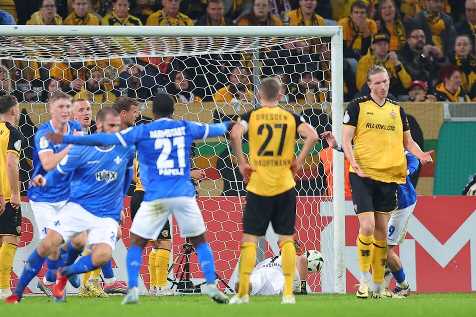 Am Ende von spannenden 120 Minuten jubelten vor knapp einem Jahr im Pokal die Lilien aus Darmstadt. Heute will Dynamo den Spieß umdrehen - allerdings ohne den gesperrten Vinko Sapina (30, r.).