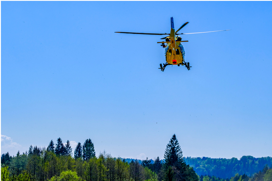 Die 47-Jährige wurde mithilfe eines Hubschraubers gerettet. (Symbolbild)