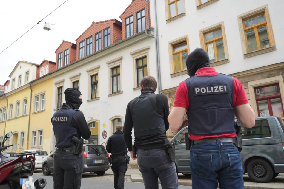 Auch in Dresden durchsuchten die Beamten im Rahmen der Razzia zwei Wohnungen der Klimaaktivisten.