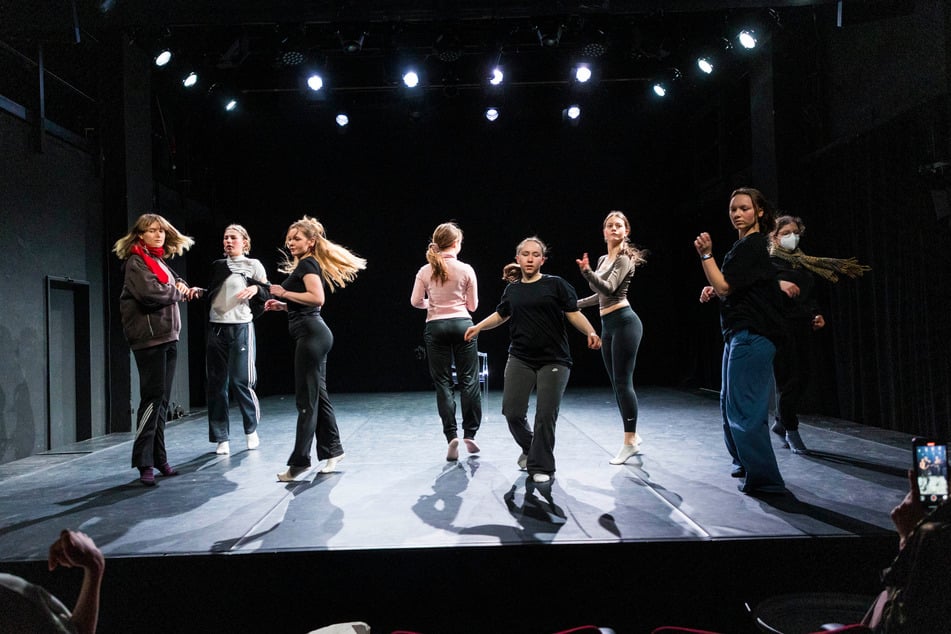 Die Choreografie, die sich Yamile für das Theaterstück "König Lear Variationen" erdacht hat, kombiniert verschiedene Tanzstile. Darunter zeitgenössischer Tanz, japanischer "Butoh" und Ballett.