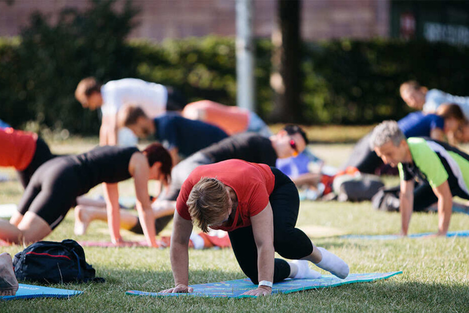 Auch beim (Lach-)Yoga könnt Ihr Sonntag, am letzten Parksommer-Tag, noch einmal mitmachen.