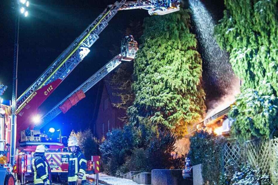 Die Feuerwehr versuchte lange das Feuer zu löschen.